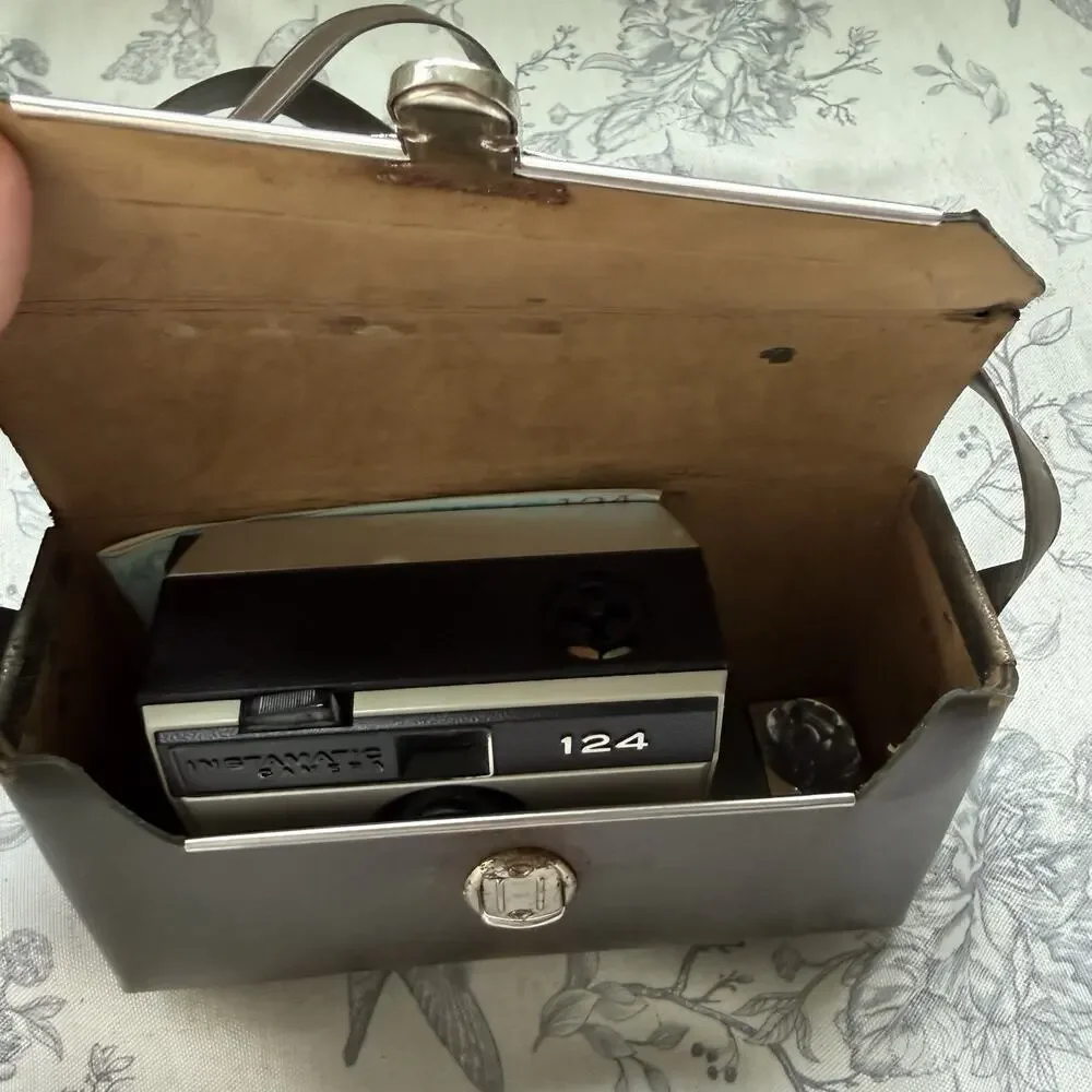 Vtg 60s Kodak Instamatic 124 Camera Leather Case Flash Cube FOR PARTS OR DISPLAY